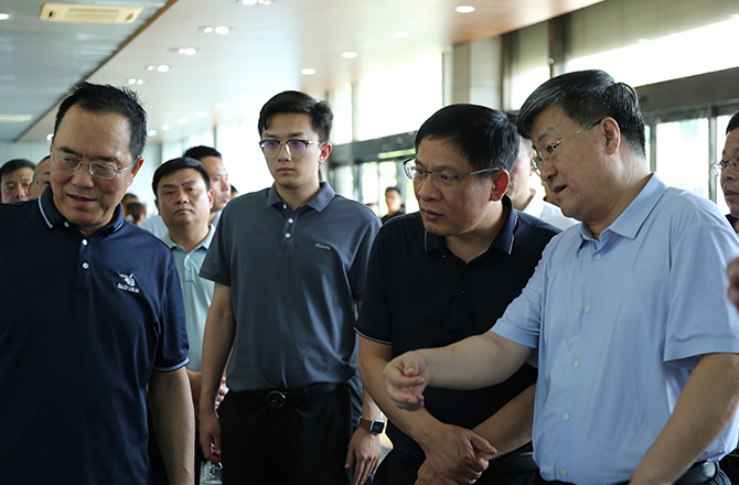 新鄉(xiāng)市領導調(diào)研振動篩分產(chǎn)業(yè)鏈及企業(yè)上市工作