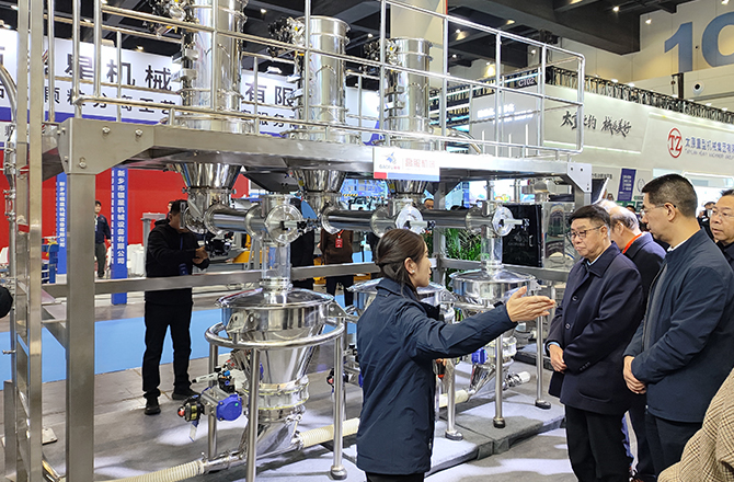 高服以“智能篩分系統(tǒng)+防爆解決方案”雙引擎驅(qū)動制造業(yè)升級，獲工信部領(lǐng)導(dǎo)現(xiàn)場點贊